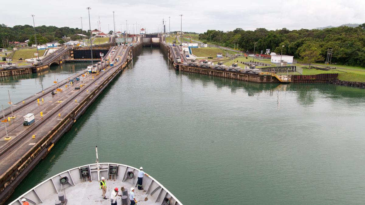 Durch den Panamakanal 