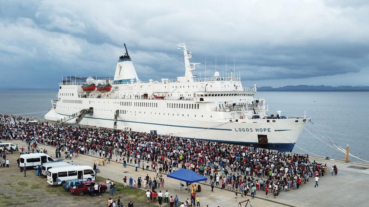 Seit zehn Jahren im Einsatz: das OM-Schiff Logos Hope